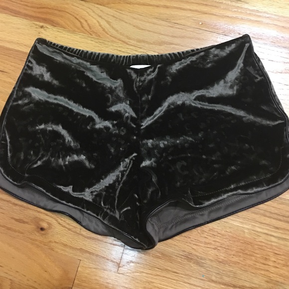 Velvet type material shorts