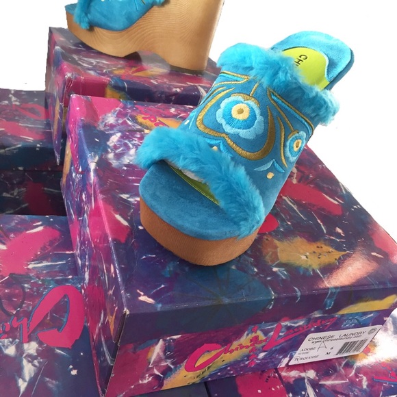 One sz Left!💧NIB Floral Fur Embroidered Wedges 👼