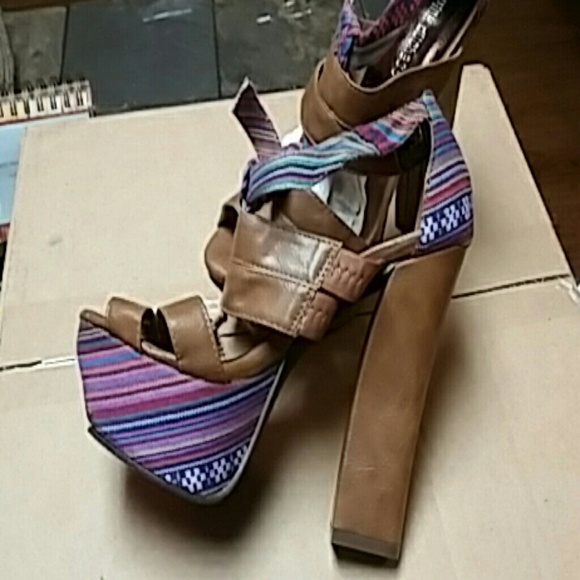 Shoes - Picture 2 of 4