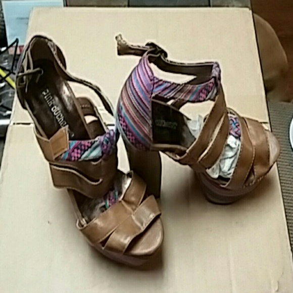 Shoes - Picture 3 of 4