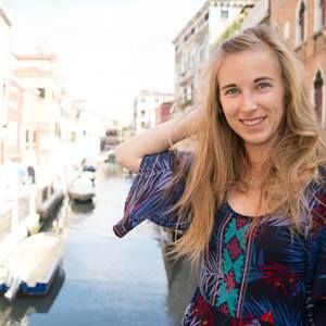 Meet your Posher, Crystal