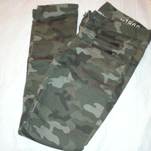Camo print skinny jeans