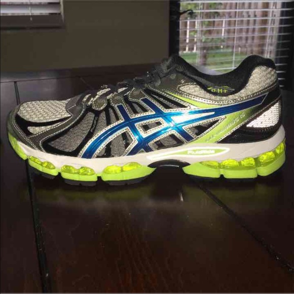 Asics Men Size 9 NEW