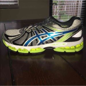 Asics Men Size 9 NEW