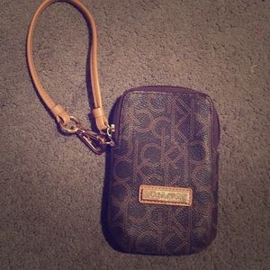 👛Small Calvin Wristlet