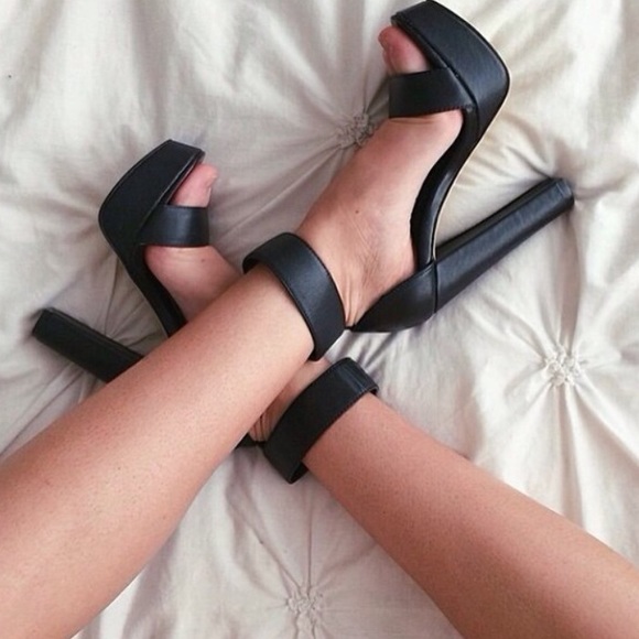 EUC | Ankle Strap Platform Heels