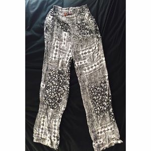 Black and White patterned pants⚫️⚪️