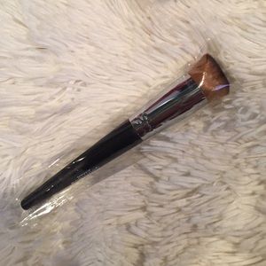 Younique liquid foundation brush