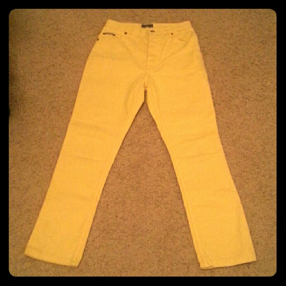 Yellow skinny jeans