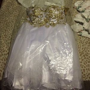 NWT Gold and white dress size 6
