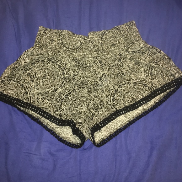 LA hearts shorts