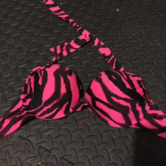 Bombshell bathing suit top!! Bottoms Included