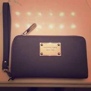 Michael Kors wrislet/ wallet
