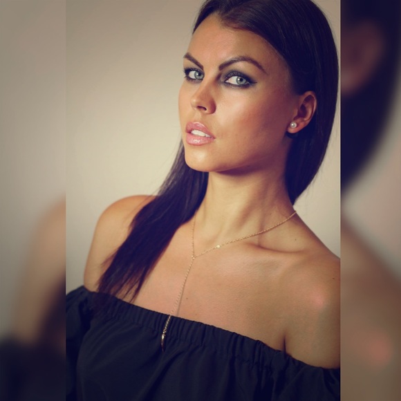 🍒SALE🍒 SUPER CHIC GOLD PLATED NECKLACE - Picture 2 of 3
