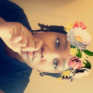 Meet your Posher, Joelle