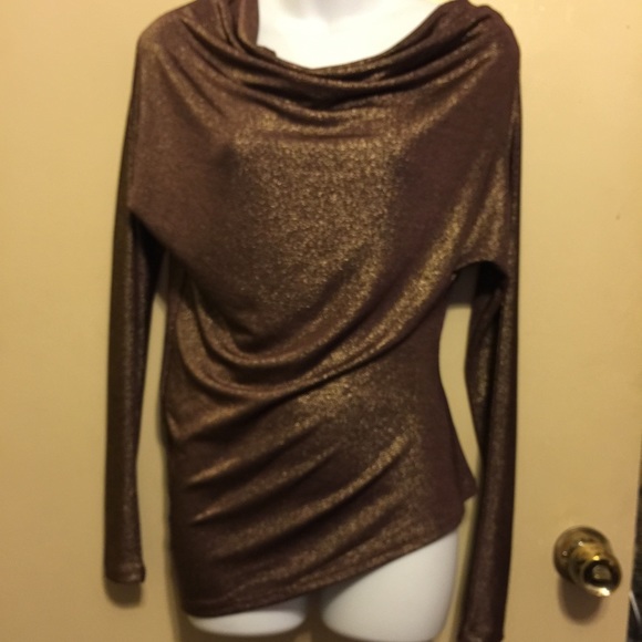 Blush Boutique ya Bronze glitter Top - Picture 2 of 3