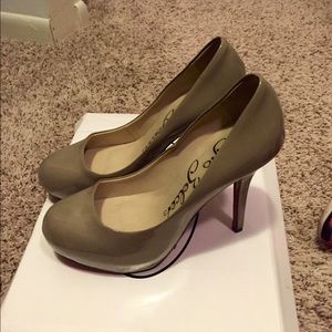 Sergio Zelcer nude shoes w red bottoms