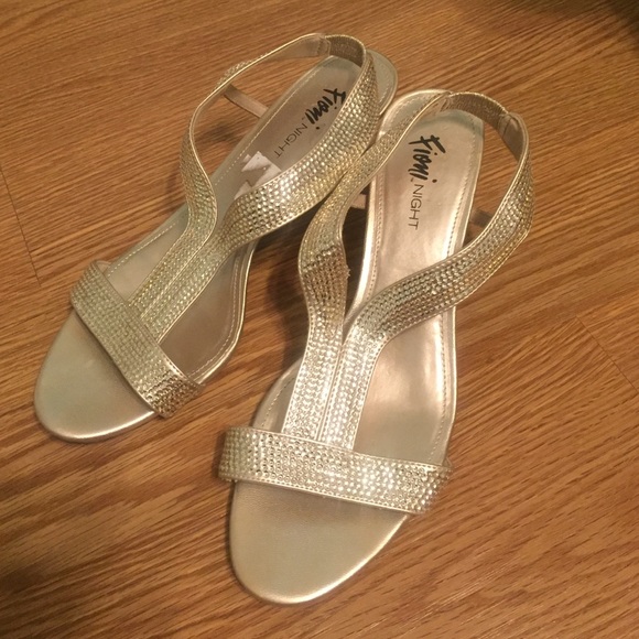 Gold dress shoe