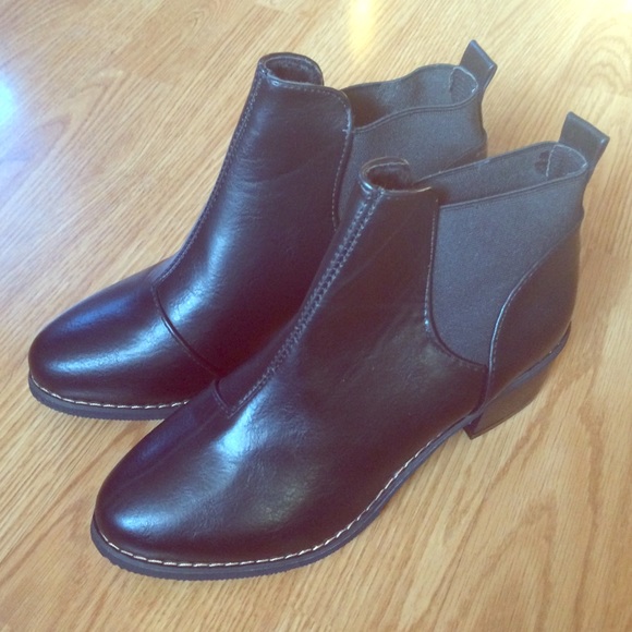 ❤️Brand new black pull on booties❤️