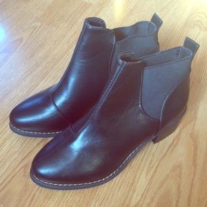 ❤️Brand new black pull on booties❤️