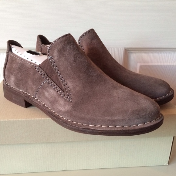 BRAND NEW CLARKS SHOES.
