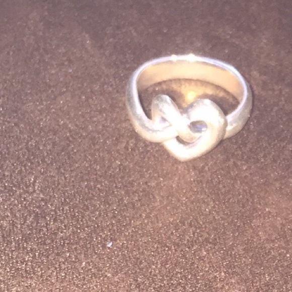 Heart knot ring
