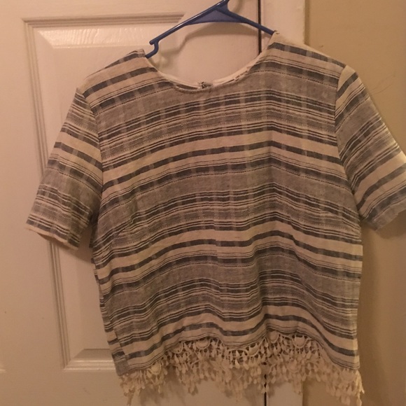 Blouse with crochet design at the end