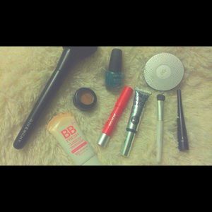 Beauty essentials! Your favorite brands in one! 💄