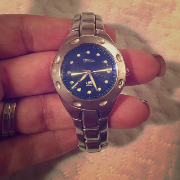 Fossil watch glows in the dark