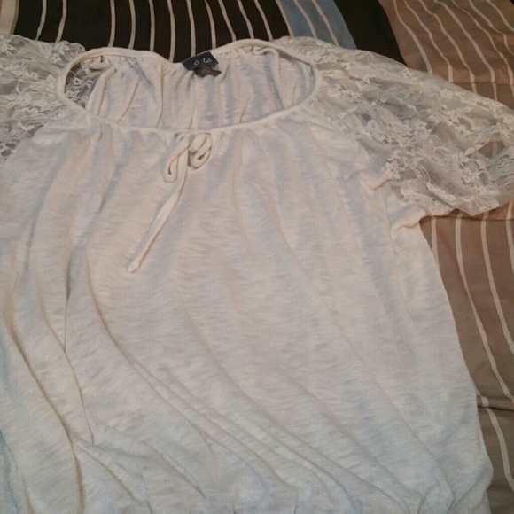 Lacey white/off white blouse slight pilling