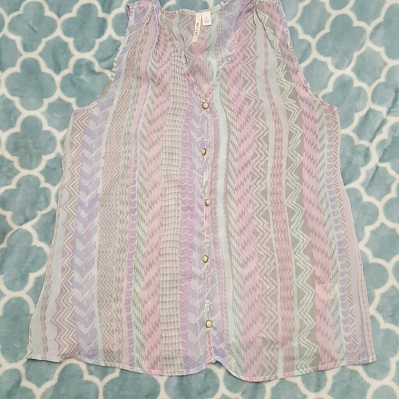 Tribal Patterned Top - Picture 2 of 3