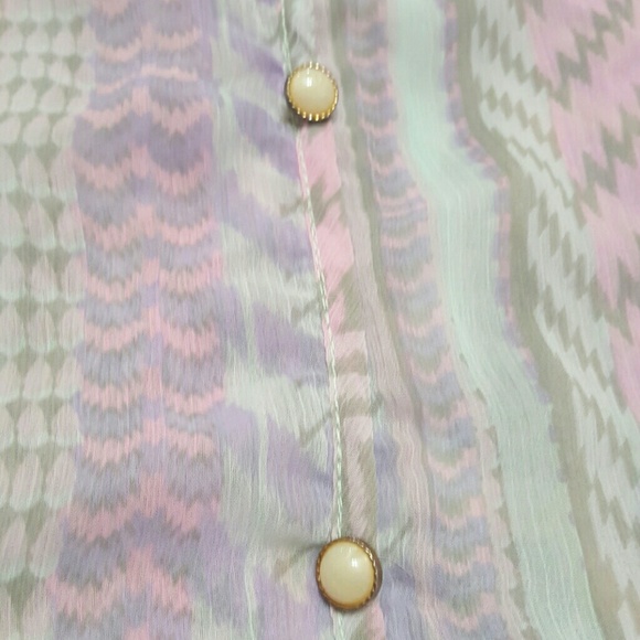 Tribal Patterned Top - Picture 3 of 3