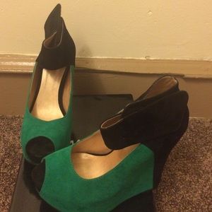 Luichiny: Peep-toe Wedge Shoes