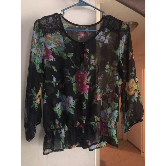 🌸 Flower Tops 🌸 - Picture 2 of 2