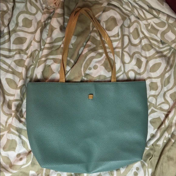 Blue tote with beige details