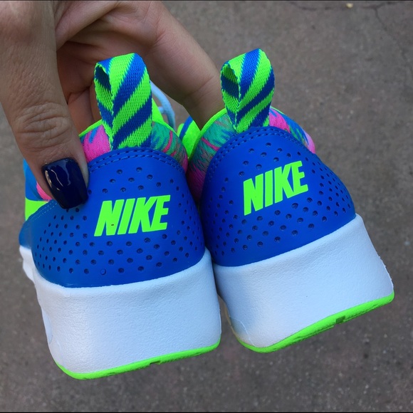 LAST PAIR! 💕👟NWOB 💕👟 NIKE THEAS - Picture 2 of 4