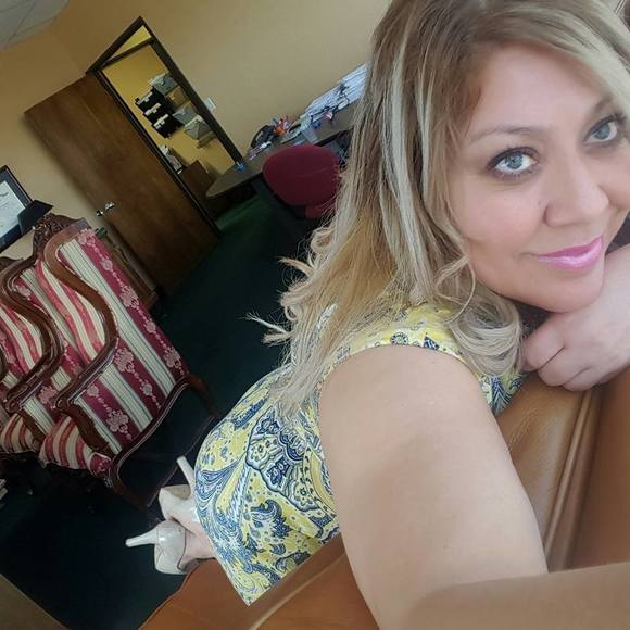 Meet your Posher, Hiliana