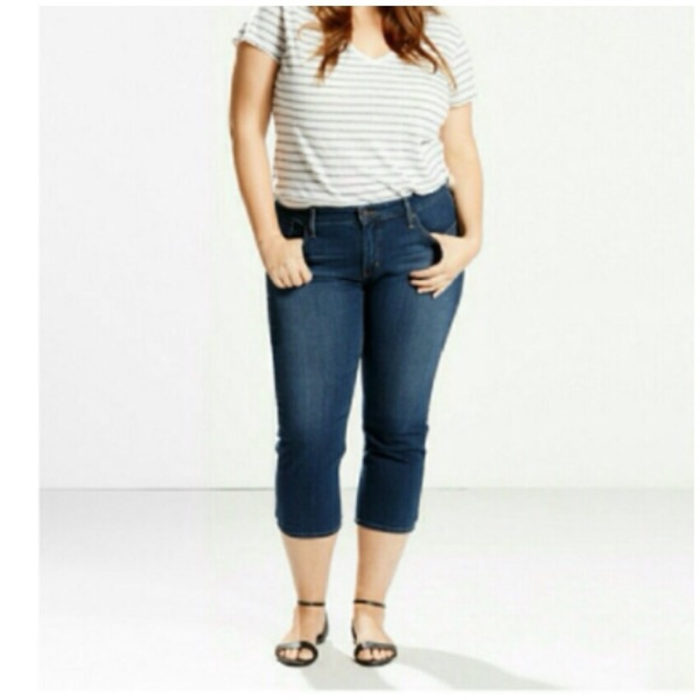 Levi's Flap Pocket Capri's
