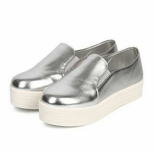 Breckelle's flatform sneakers
