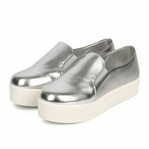 Breckelle's flatform sneakers