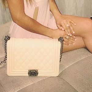 Meet your Posher, Devin