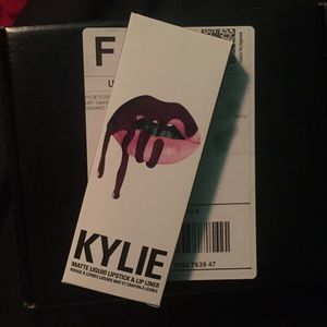 Kylie Lip Kit-On Hold