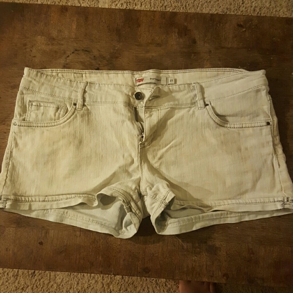 Levi shorty shorts