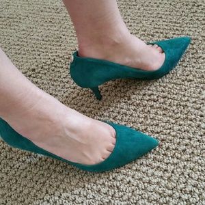 Emerald Green closed toe pumps