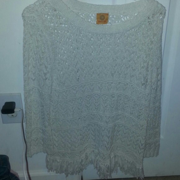 Cute white fringe at bottom shirt.