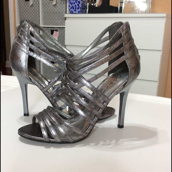 Silver/gray strappy sandal