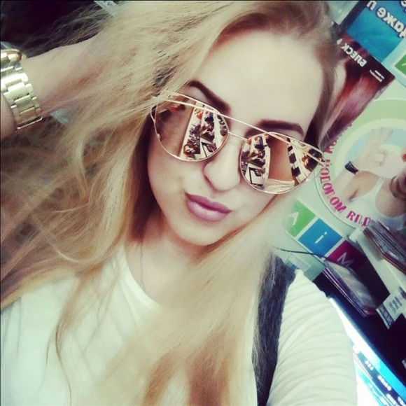 Gold Mirrored Metal Frame Sunglasses - Picture 5 of 6