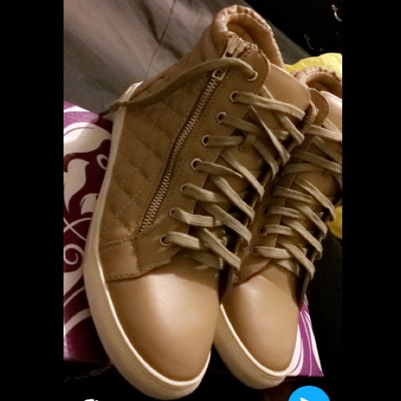 Taupe color very comfortable high top sneakers . - Picture 2 of 3