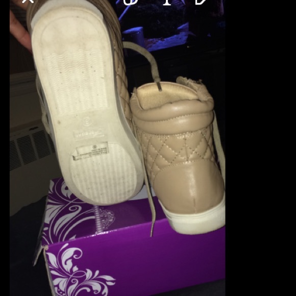 Taupe color very comfortable high top sneakers . - Picture 3 of 3