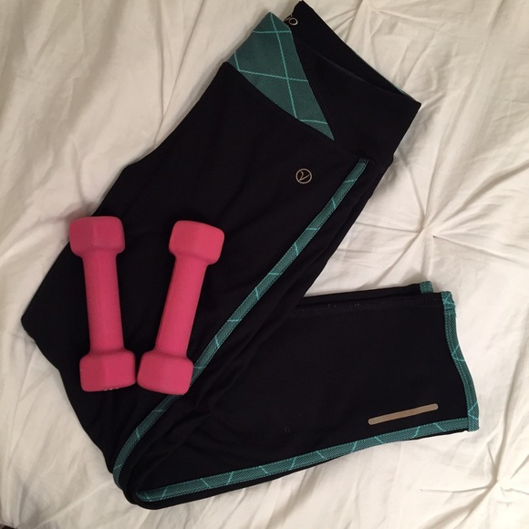 Vogo Athletica Yoga/Activewear Capri Leggings